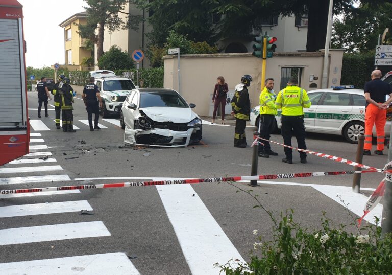 Incidente Allincrocio Semaforico Di Via Garibaldi A Boffalora Ticino