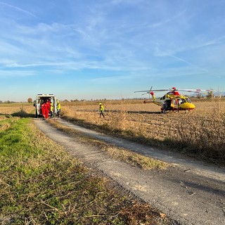 Suardi: cade dalla scala, soccorso un 49enne