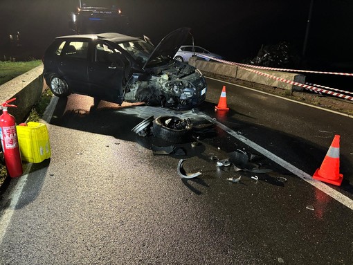 Ferrera: auto finisce contro il parapetto della roggia, ferito un 24enne