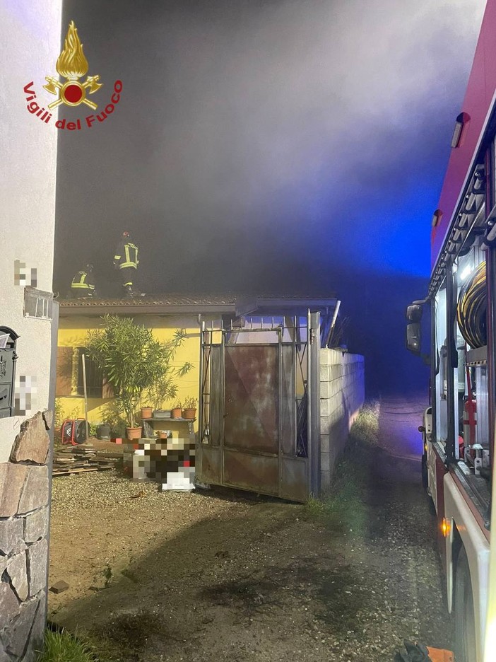 Vigevano: incendio in appartamento in strada Cavo Gambolò, una persona intossicata