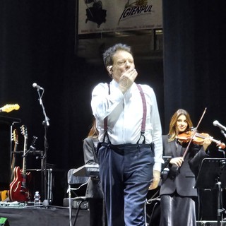 Vigevano: Massimo Ranieri incanta il PalaElachem, le immagini della serata