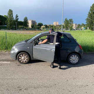 Auto abbandonata a Mantova: era stata rubata a Pavia. Restituita al proprietario