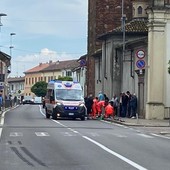 Ferrera: esce di strada con l'auto in corso della Repubblica, ferita una 53enne