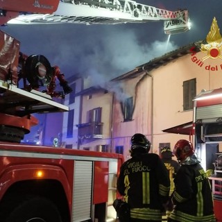 San Genesio: tre appartamenti in fiamme, 78enne trasportata in ospedale