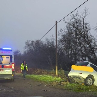 Auto nel fosso sulla provinciale Vittuone-Cisliano, all’interno non c’era nessuno