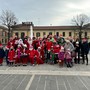 FOTONOTIZIA. Mede, la corsa dei Babbi Natale in piazza della Repubblica