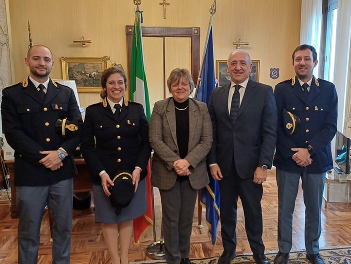 Il prefetto Francesca De Carlini riceve in visita di presentazione tre nuovi dirigenti della polizia di stato in forza alla questura di Pavia