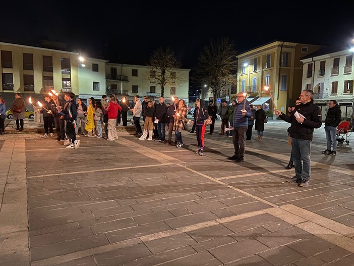 Mede: fiaccolata per ricordare le vittime delle mafie. Le immagini