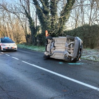 Pieve del Cairo: si ribalta con l'auto alla frazione Gallia, illeso un 30enne