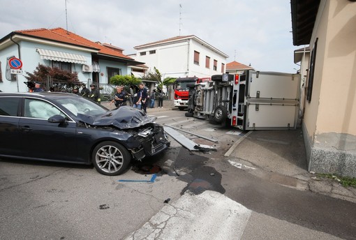 Mortara: scontro auto-furgone in via Cadorna, ferite due persone