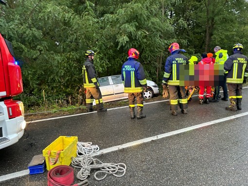 Frascarolo: esce di strada con l'auto, soccorsa una 27enne