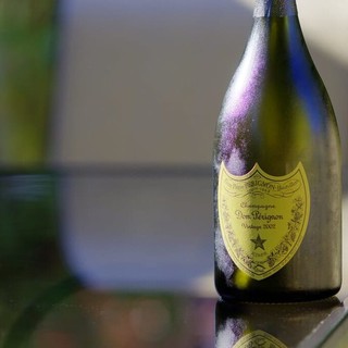 Furto di Champagne, via 50 bottiglie di Dom Perignon nel Pavese