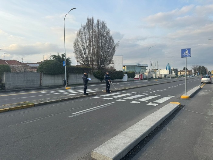 Vigevano: investito da un'auto in corso Di Vittorio, giovane trasportato in elicottero in ospedale