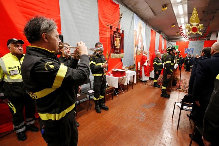 Pavia, i Vigili del fuoco festeggiano Santa Barbara