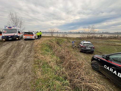 Balossa Bigli: accusa un malore mentre gira con la moto da cross nell'area golenale del Po, muore un 59enne