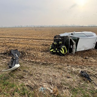 Breme: esce di strada con l'auto sulla provinciale 194, ferita una 26enne