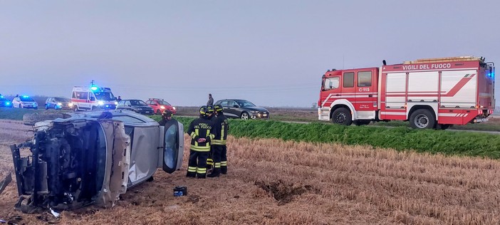 Robbio: esce di strada con l'auto sulla provinciale 6, ferita una 45enne