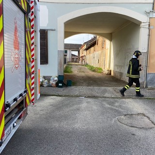 Ferrera: tetto pericolante in corso della Repubblica, intervengono i Vigili del fuoco