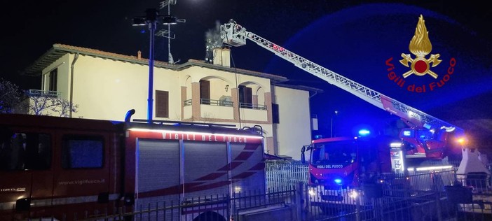 Casorate Primo: incendio in una canna fumaria, intervengono i Vigili del fuoco