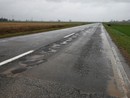 Maltempo, tra Mede e Pieve del Cairo dopo due giorni di pioggia compaiono buche profonde sulla provinciale (FOTO)