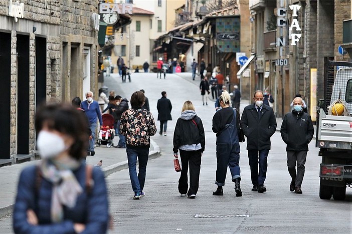 Stop alle mascherine all'aperto in tutta Italia