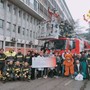 Pavia, i Vigili del fuoco portano doni ai bimbi ricoverati nel reparto di pediatria del San Matteo