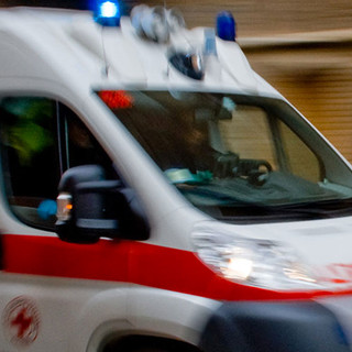 Vigevano: urtato da un'auto in corso Novara, 66enne trasportato al civile