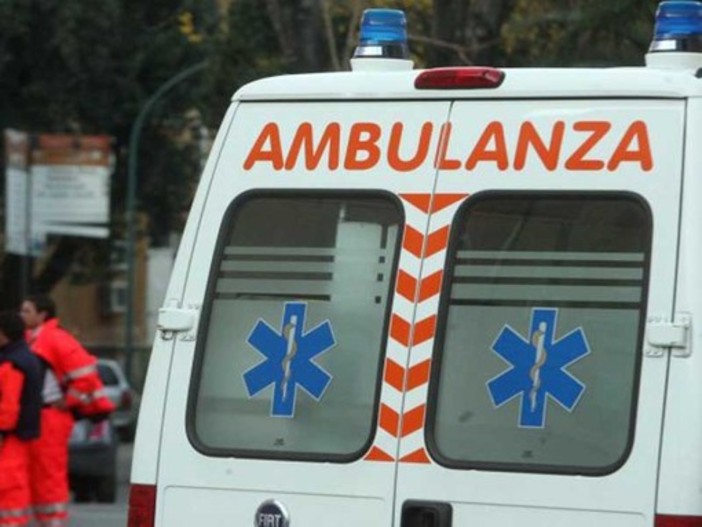 Anziana travolta da un'auto e sbalzata a tre metri di distanza: in gravi condizioni un'81enne a Cesano Boscone