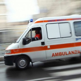 Gravellona: esce di strada con l'auto sulla provinciale 192, ragazza 24enne trasportata in codice giallo all'ospedale