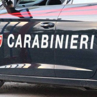 Zinasco: inseguono un furgone con lo scooter e tentano di rapinarlo, 45enne denunciato. Nei guai anche un minorenne