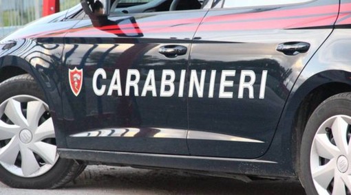 Pavia, prelevano al bancomat con una carta rubata: identificati e denunciati. Uno dei due è minorenne