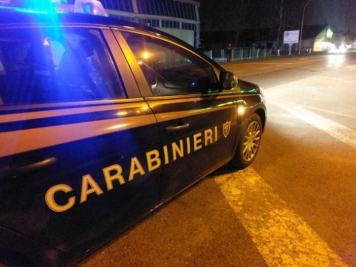 Bereguardo: armati di pistola tentano la rapina in tabaccheria, titolare 67enne ferito a un piede da uno sparo