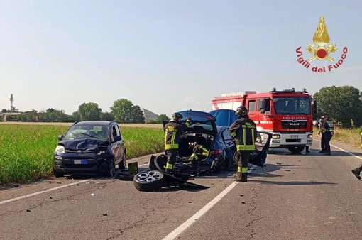 Pavia: schianto tra auto e furgoncino sulla tangenziale Est, 10 feriti, tra cui 4 bambini. Chiuso il tratto tra viale Lodi e viale Cremona