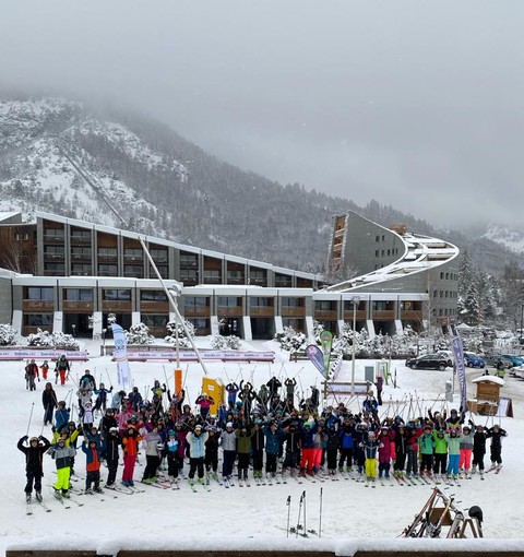 Vigevano, progetto &quot;Scuola in montagna&quot;: oltre 100 studenti della media Robecchi sulle piste di Bardonecchia