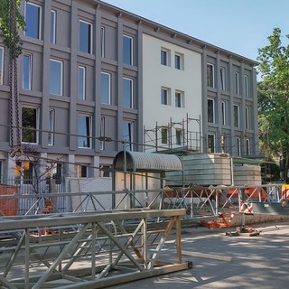 Vigevano: rimossa la gru dalla palazzina ex Asl in viale Montegrappa