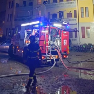 Corsico: incendio sottotetto in via Monti, inquilini in salvo