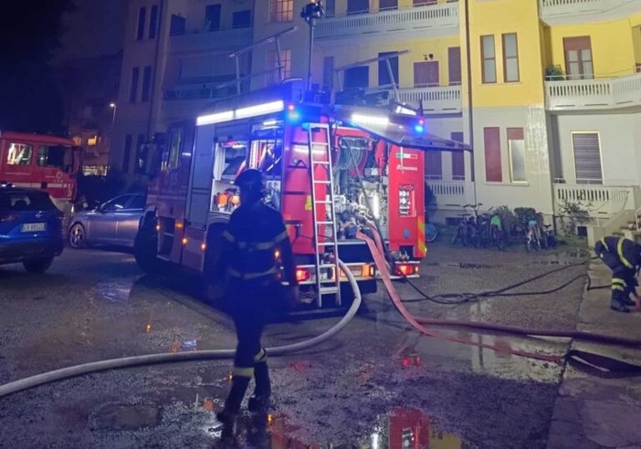 Corsico: incendio sottotetto in via Monti, inquilini in salvo