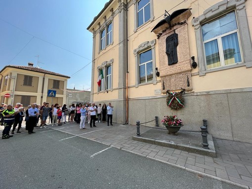 Festa della Repubblica, a Pieve del Cairo inaugurata la nuova facciata delle scuole medie. Le immagini