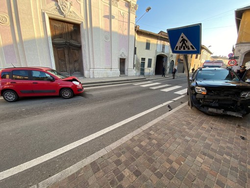 San Giorgio: frontale tra due auto in paese, soccorse 3 persone