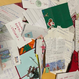 Poste Italiane: migliaia di lettere a Babbo Natale raccolte nelle cassette e negli uffici postali di Pavia