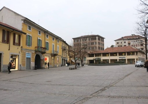 Magenta: ladri in piazza rubano la borsa di una signora