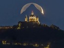 !'Cattedrale, montagna, Luna!, la foto di Valerio Minato