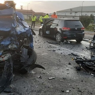 La auto dopo lo scontro in viale Forlanini a Milano