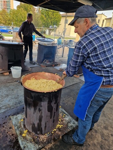 Atmosfera natalizia alla Sagra della Polenta per i primi due weekend di dicembre: la festa impreziosisce il Villaggio di Natale di Peschiera Borromeo