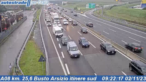 Code in direzione Milano questa mattina in A8 (foto webcam Autostrade per l'Italia)