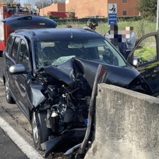 FOTO. Carambola tra due auto nel Comasco: tre feriti, due sono gravi