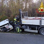 Incidente a Venegono Superiore, scontro tra un'auto e un camion: muore ragazzo di 20 anni