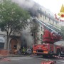 FOTO e VIDEO. Incendio in un condominio di Milano: tre morti e tre feriti