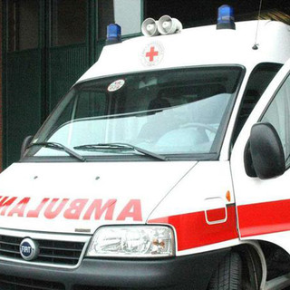 Castello D'Agogna: esce di strada con il camion sulla statale 494, soccorso autista 53enne