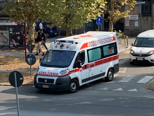 Novara, tifoso della Pro Patria cade nel fossato allo stadio Piola: è gravissimo